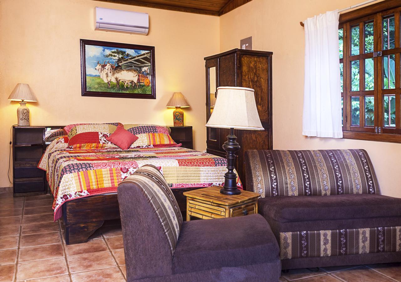 Coconut Grove Oceanfront Cottages Dominical Eksteriør bilde